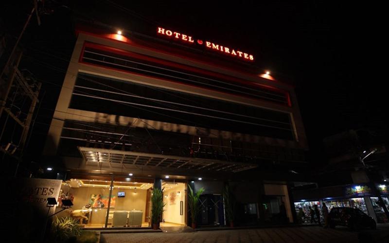 Hotel Emirates Kannangad Eksteriør billede