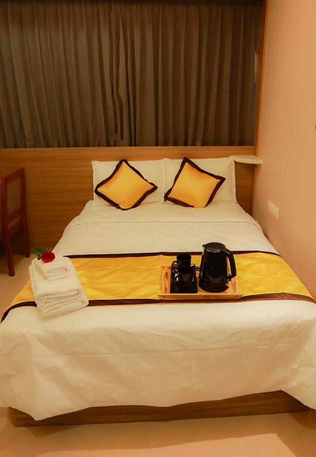Hotel Emirates Kannangad Eksteriør billede